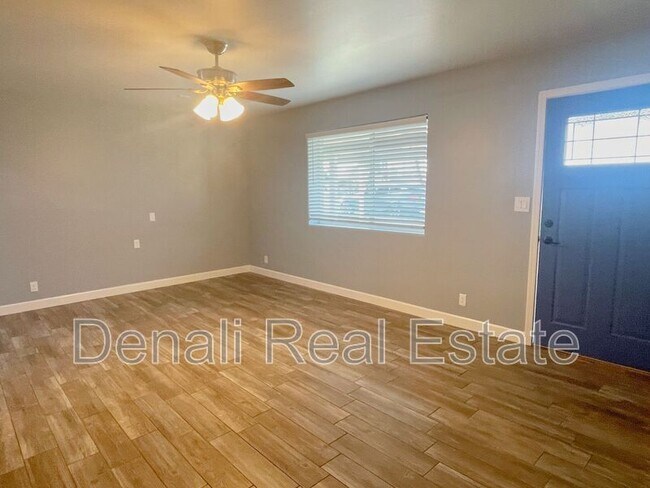 Foto del edificio - 1646 E Jarvis Ave