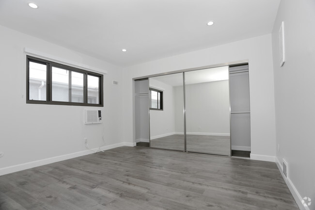 1BR, 1BA - 750 SF - Westchester Apartments