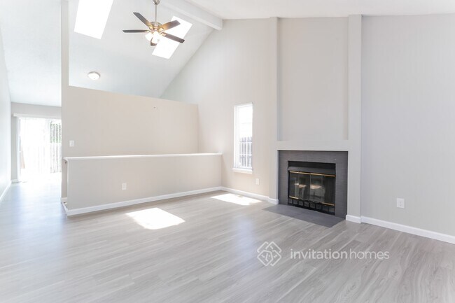 Building Photo - 17834 E Bethany Dr
