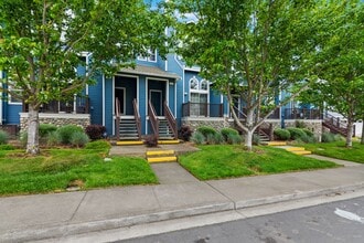 Building Photo - 470 E 2nd St