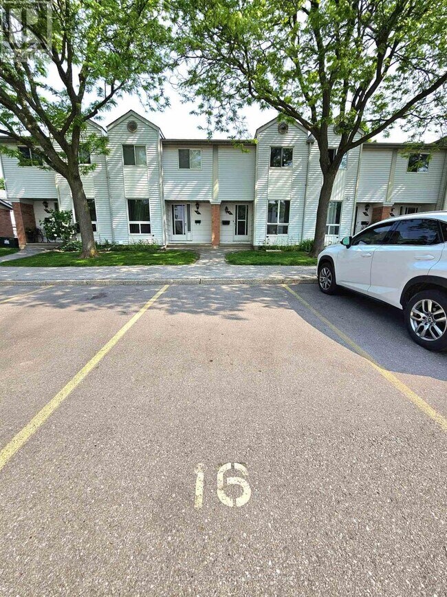Building Photo - 40 Imperial Rd N