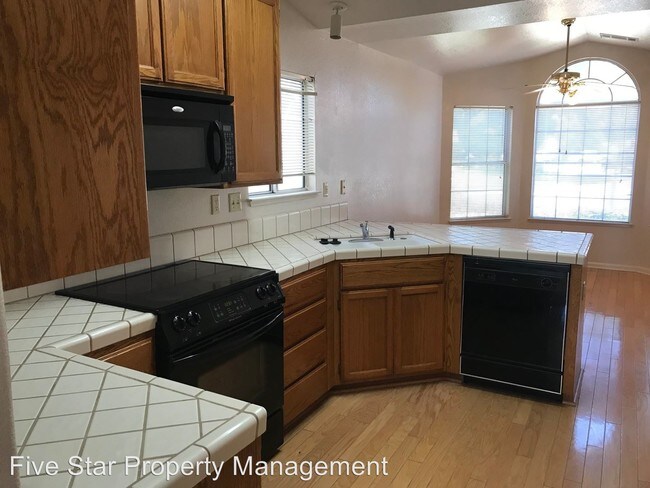 Building Photo - 4 br, 2 bath House - 1416 Citrus Dr