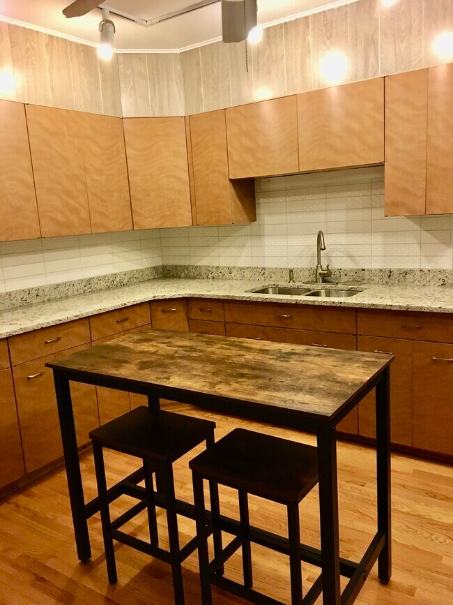 Foto del edificio - 2347 W 24th St
