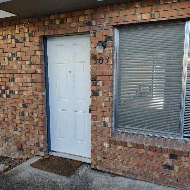 Foto del edificio - 303 NW Tumlin Ave