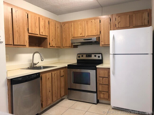 Foto del edificio - 10714 Royal Palm Blvd