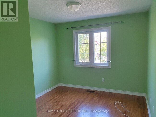 Photo du bâtiment - 71 Ian Baron Ave