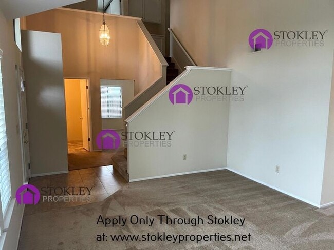 Building Photo - 1633 Lindbergh Dr