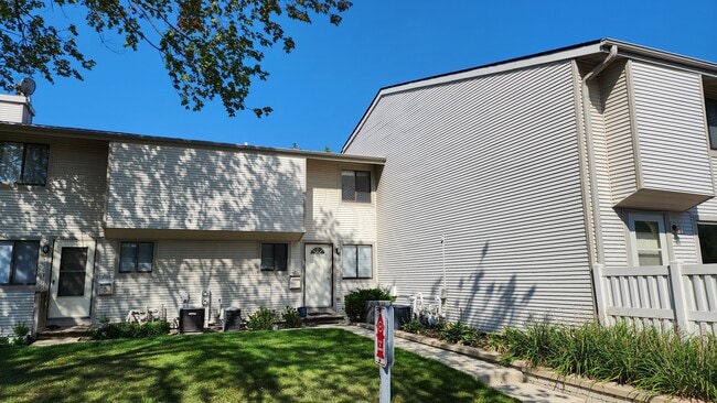 Building Photo - 502 Del Lago Dr