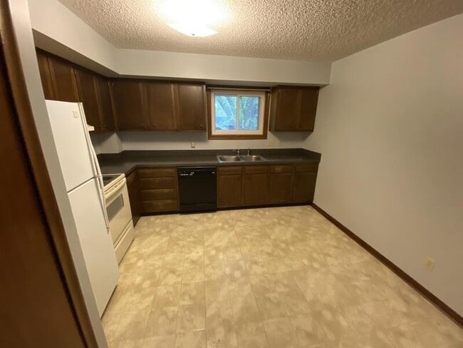 Building Photo - 46 Bradford St