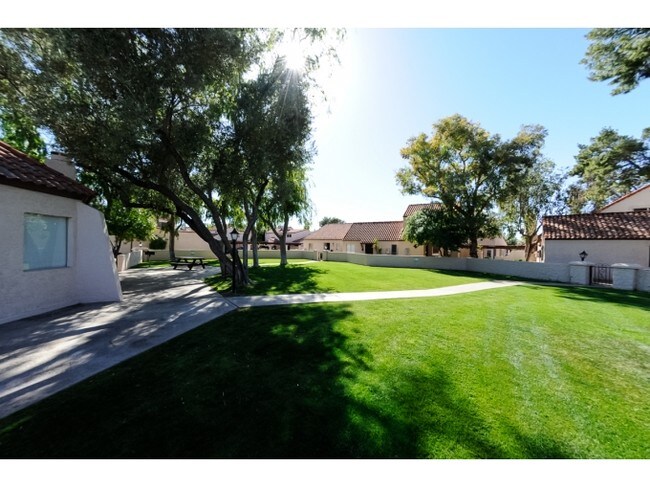 Building Photo - 1168 E Belmont Ave