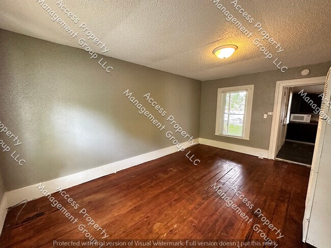 Building Photo - NW 2 Bedroom a few Blocks from Bridge St