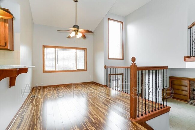 Building Photo - 6438 Roundtree St