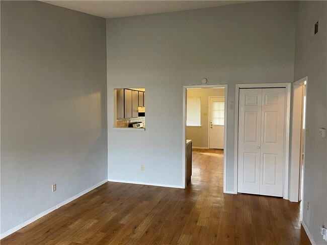 Building Photo - 105 Meteor Dr