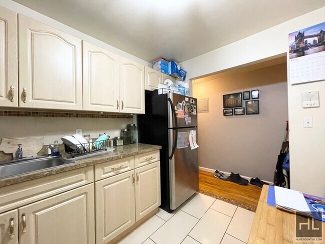Foto del edificio - 30 AVENUE- Flex 2 Bedroom