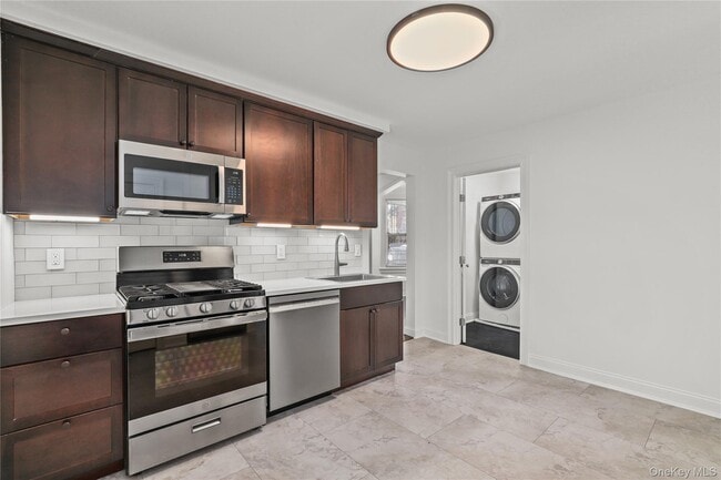 Building Photo - 148 Beekman Ave