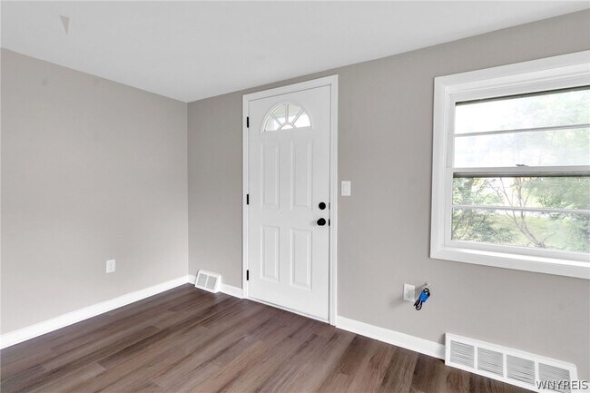 Foto del edificio - 6360 New Taylor Rd