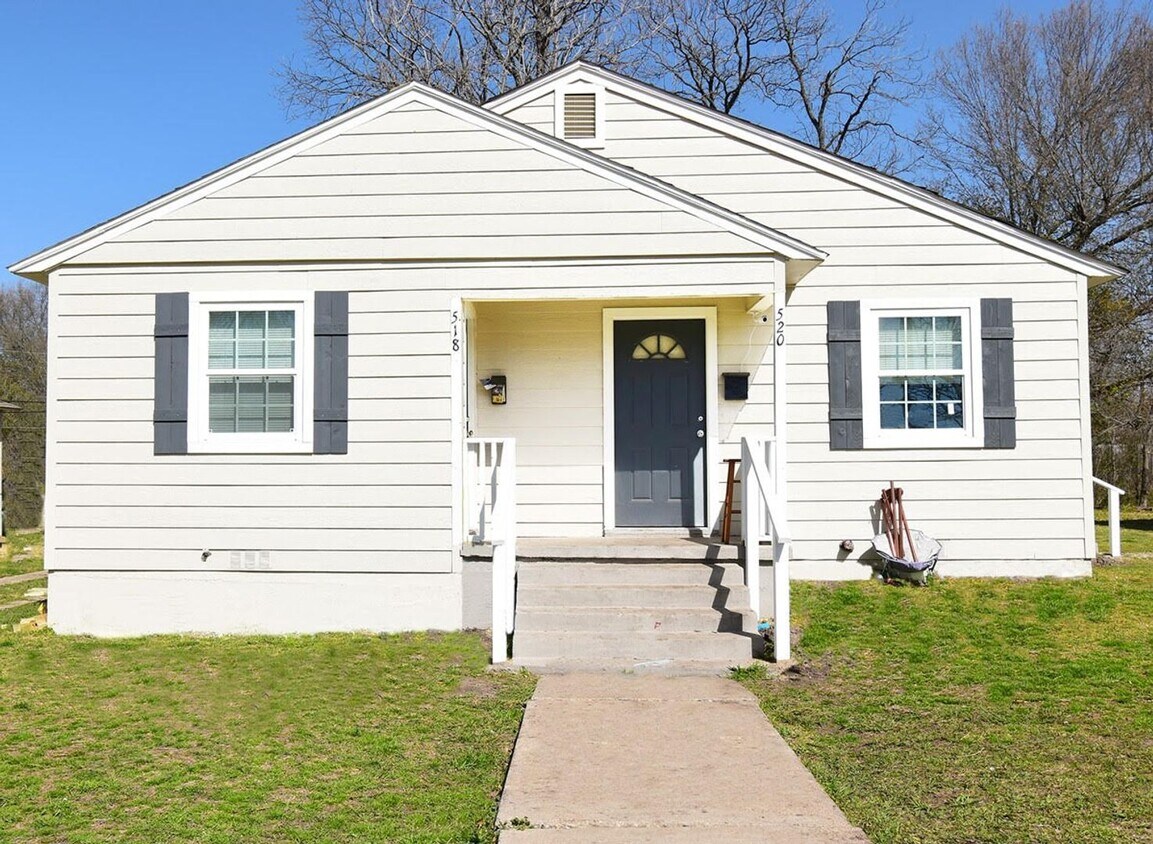 518 Loraine Cir Unit 520, Greenville, TX 75401 Room for Rent in