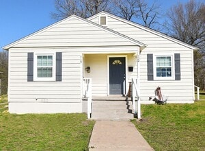 Building Photo - 518 Loraine Cir