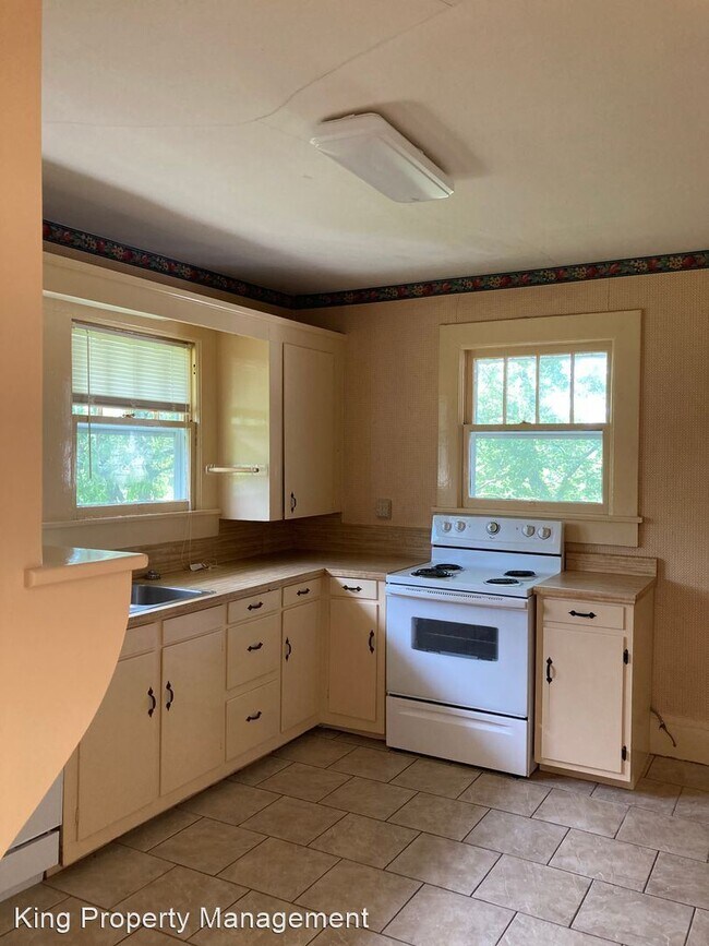 Building Photo - 3 br, 1 bath House - 711 OAK STREET