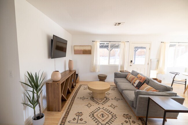 Foto del edificio - Joshua Tree Retreat with Hot Tub