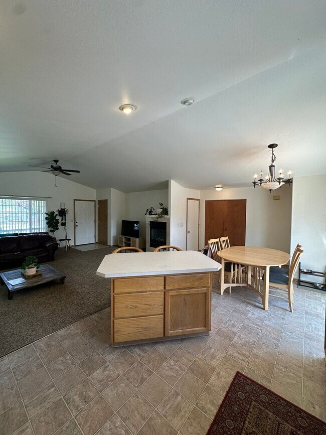 Building Photo - Charming 3-Bedroom Home with Open Layout &...