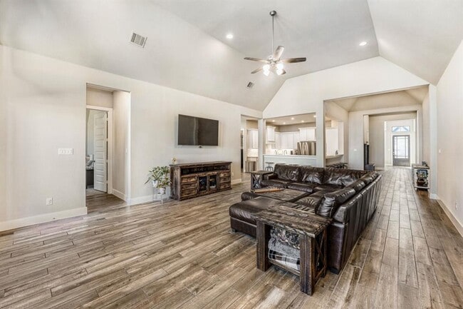 Foto del edificio - 505 Trout River Rd