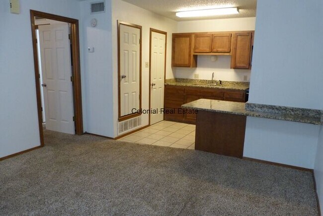 Foto del edificio - Cozy 1 Bedroom 1 bathroom Apartment. Central heat and air throughout, granite countertops, and up...