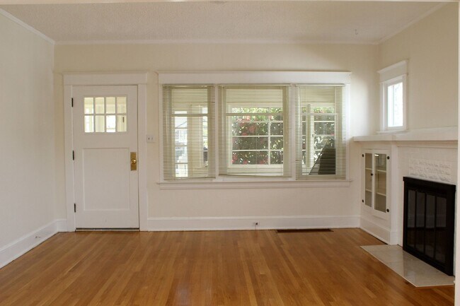Foto del edificio - 3006 NE 66th Ave