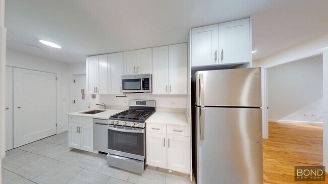 Foto del edificio - 54 W 56th St