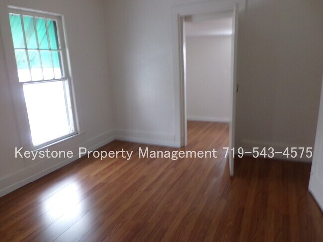 Foto del edificio - $365 Off Move-in Special!  Centrally Located Apartment - 1 BD/1 Bath $725/$725