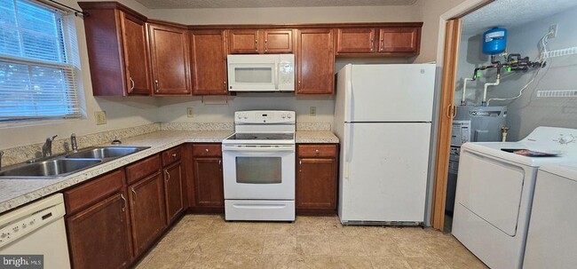 Building Photo - 225 Nottoway Dr