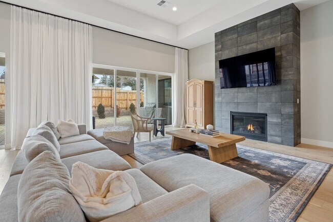 Foto del edificio - STUNNING AND MODERN Masterpiece!