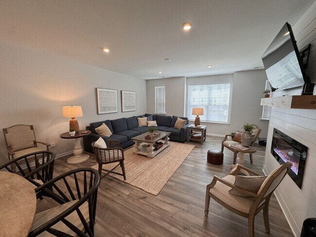 Foto del edificio - Fully Furnished Water front Community