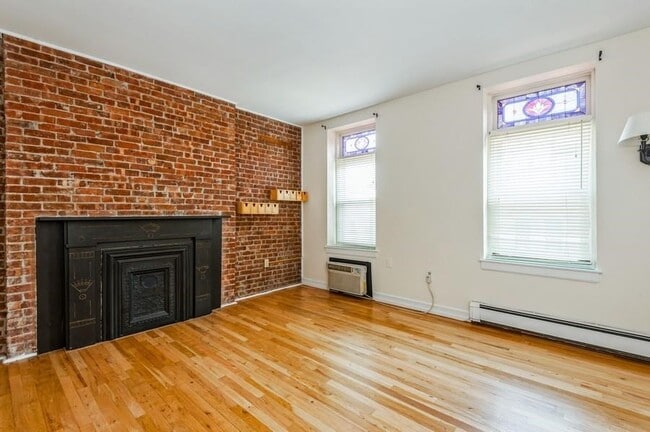 Building Photo - 207 14th St