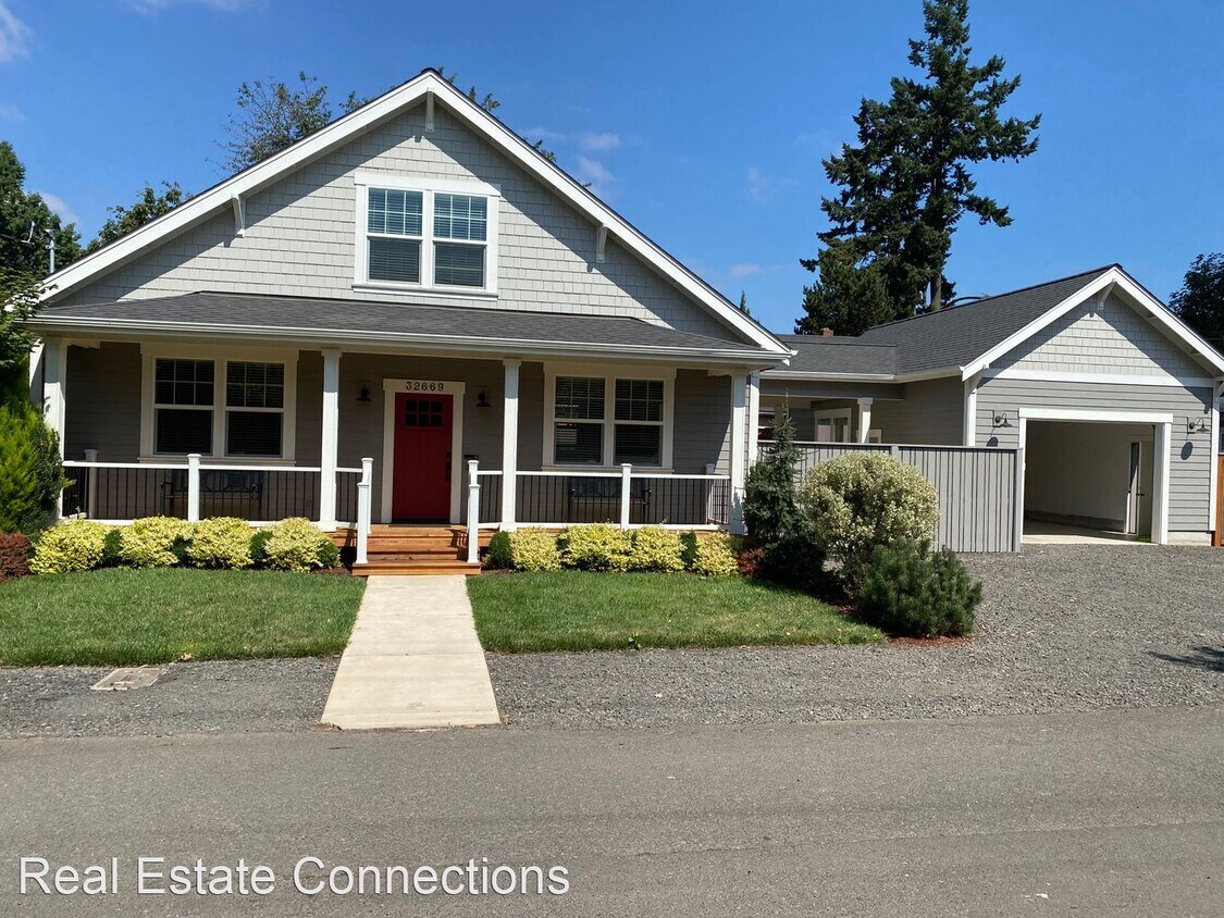 Foto principal - 3 br, 2 bath House - 32669 Dixon St.