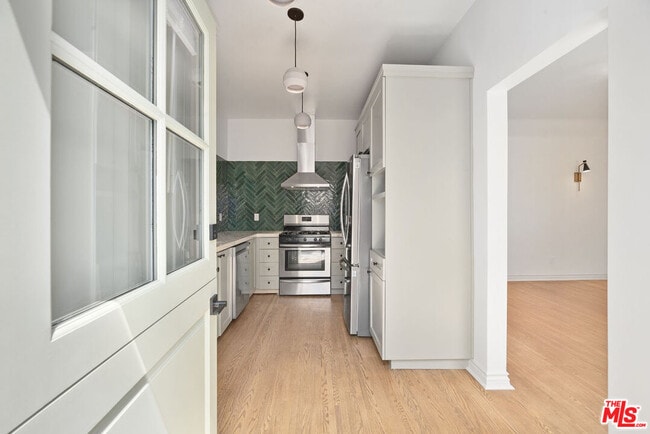 Building Photo - 3317 1/2 Hamilton Way