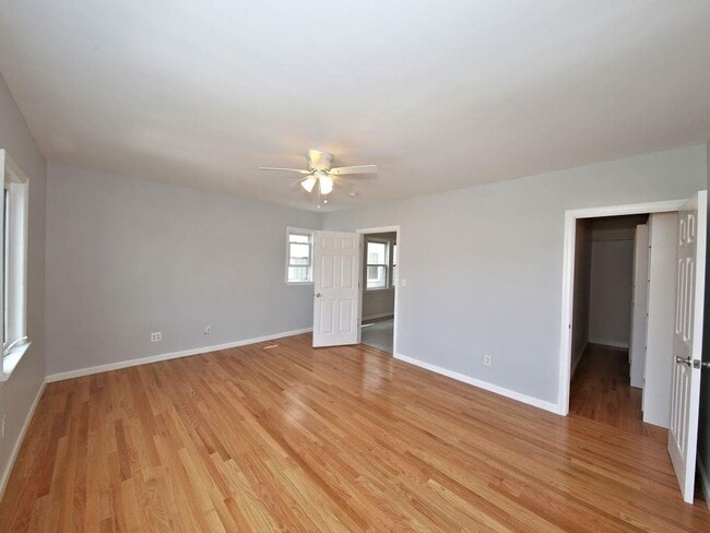Building Photo - 223 S Ridge St