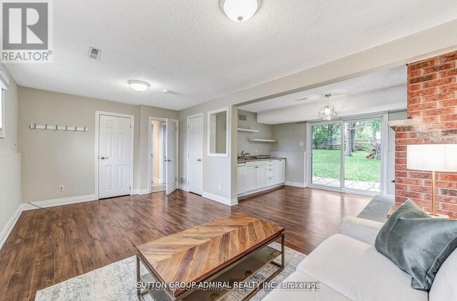 Building Photo - 14 Chippawa Ct