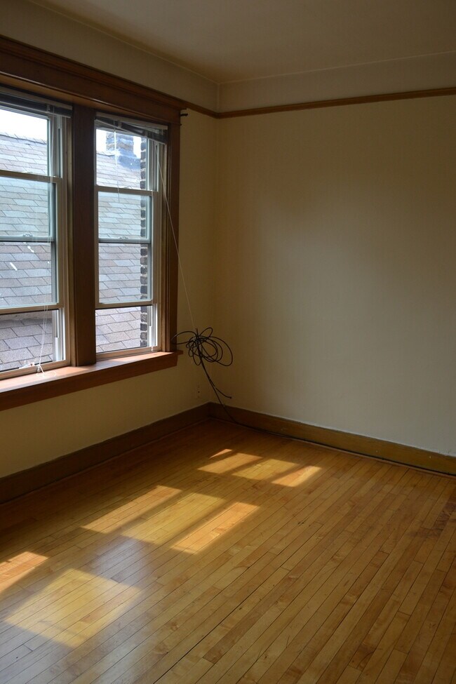 Foto del edificio - 3356 S Emerald Ave