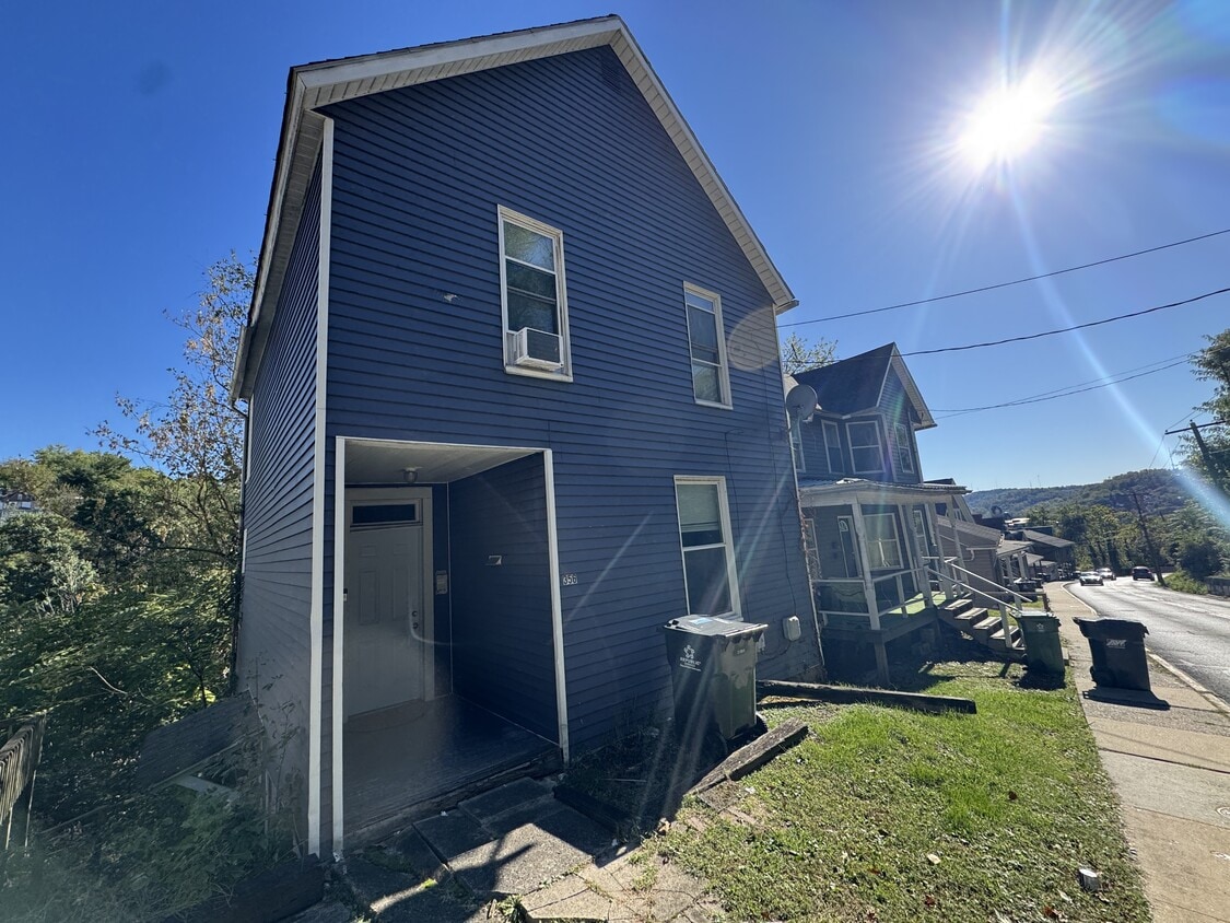 Primary Photo - 356 Stewart St