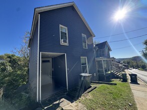 Building Photo - 356 Stewart St