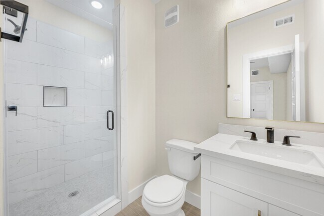Foto del edificio - 3312 Bacchus St