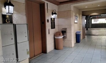 Building Photo - 270 E Flamingo Rd