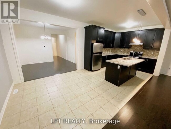 Building Photo - 35 Humberstone Cres