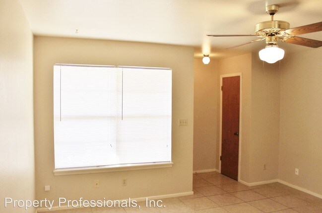 Building Photo - 239 Bobolink Dr