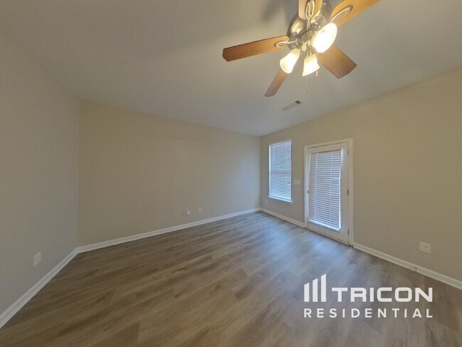 Foto del edificio - 528 Tulip Ln