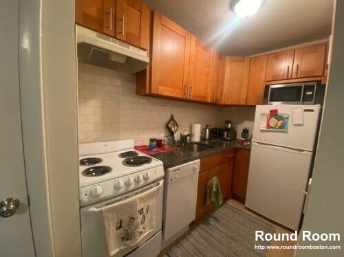 Primary Photo - 200 Kelton St