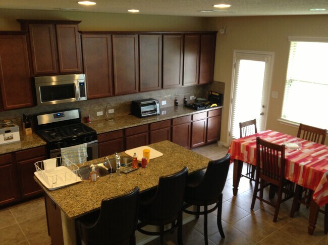 Kitchen - 6507 Lionheart Park
