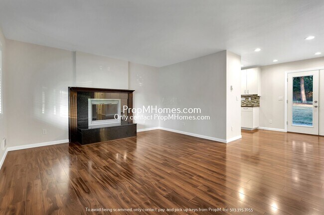 Foto del edificio - Walking Distance To Nike - Updated Three Bedroom Single Level!