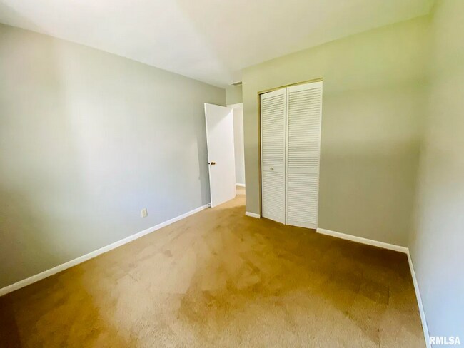 Building Photo - 105 Brookview Dr